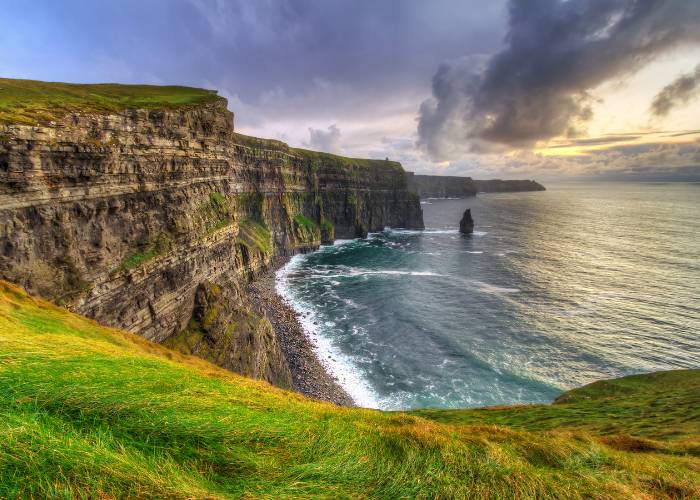 Cliffs of Moher overlooking the Atlantic Ocean in County Clare. Impressive rock faces rising over 200 metres above the waves, offering spectacular panoramic views of the wild Irish coastline.